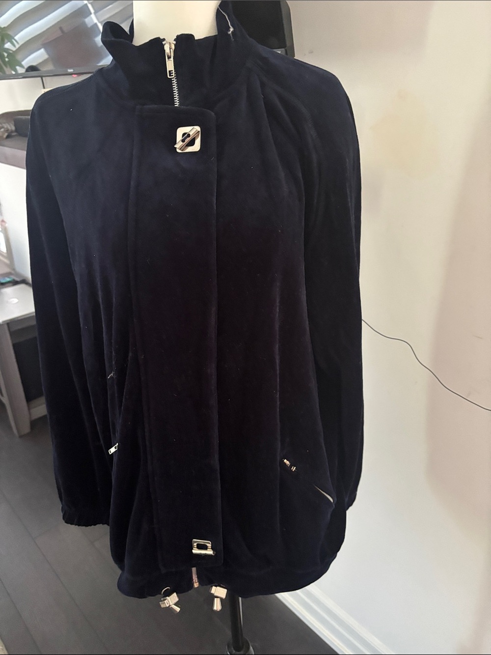 Vintage Women's Black Velvet Bomber Jacket with Zip -